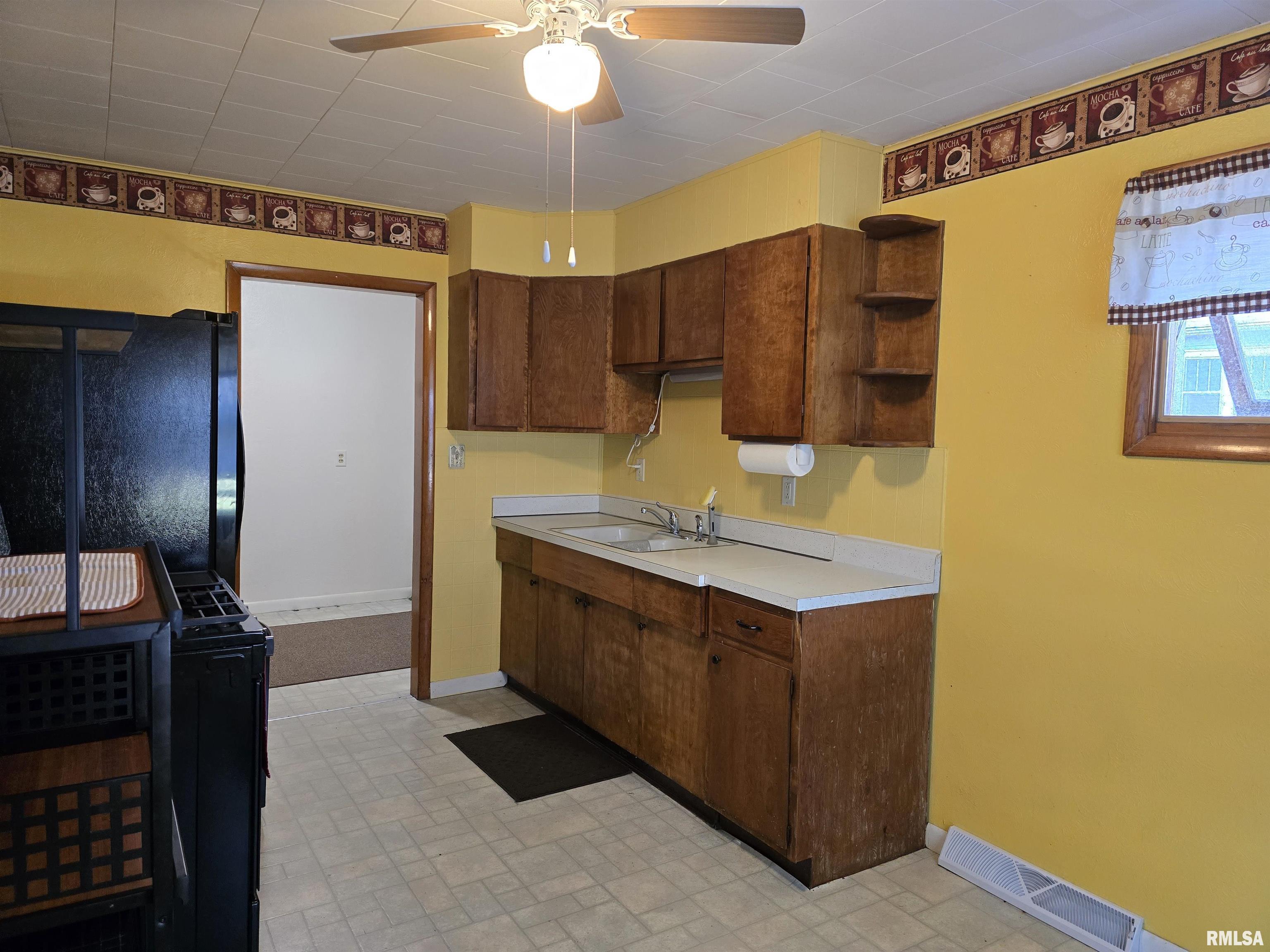 746 North 7th Avenue Canton, IL 61520 - Photo 9 of 48