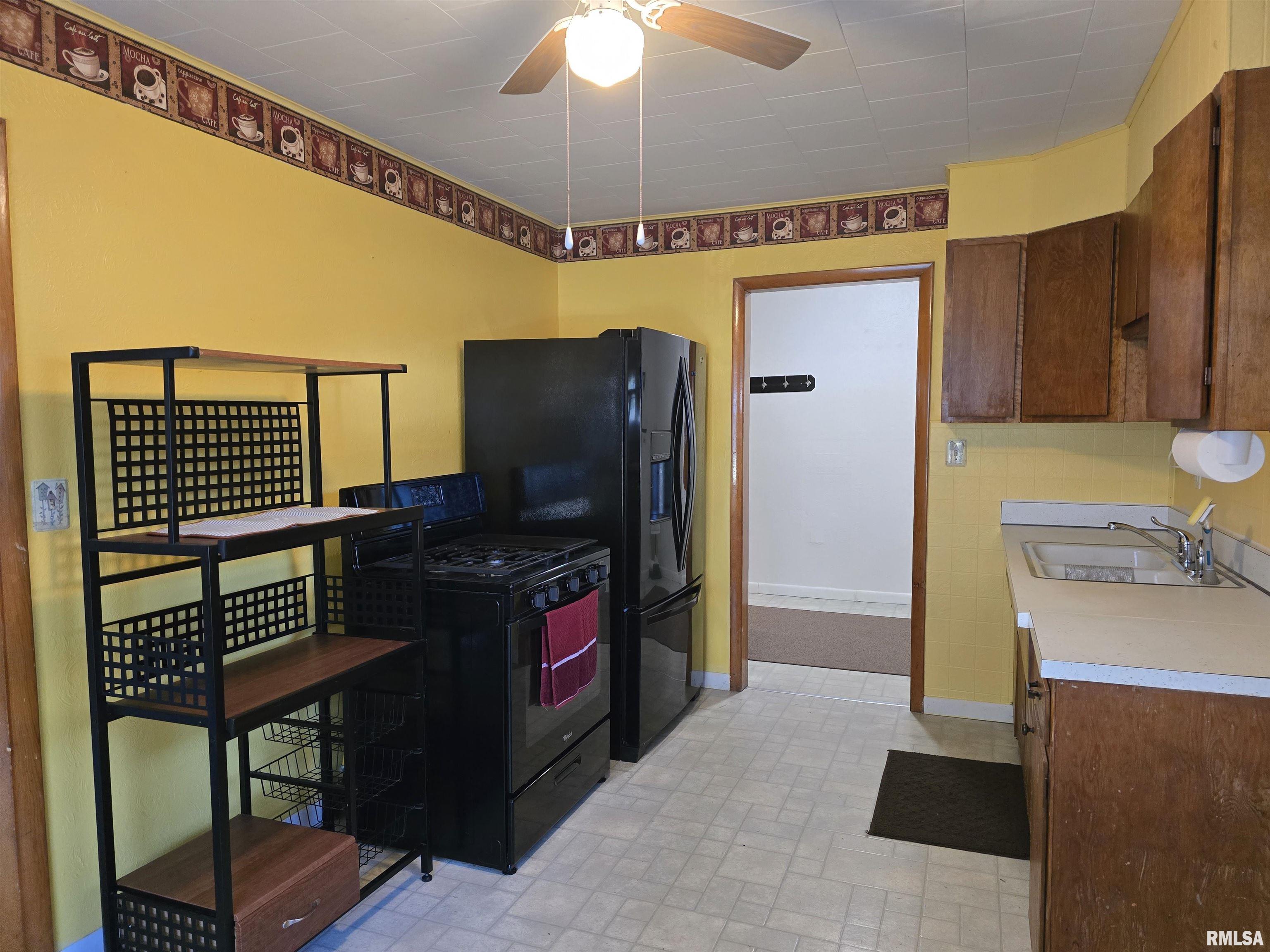 746 North 7th Avenue Canton, IL 61520 - Photo 10 of 48