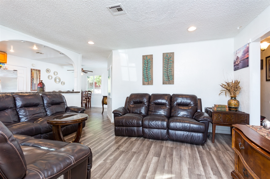 9464 Mandeville Road Santee, CA 92071 - Photo 3 of 25