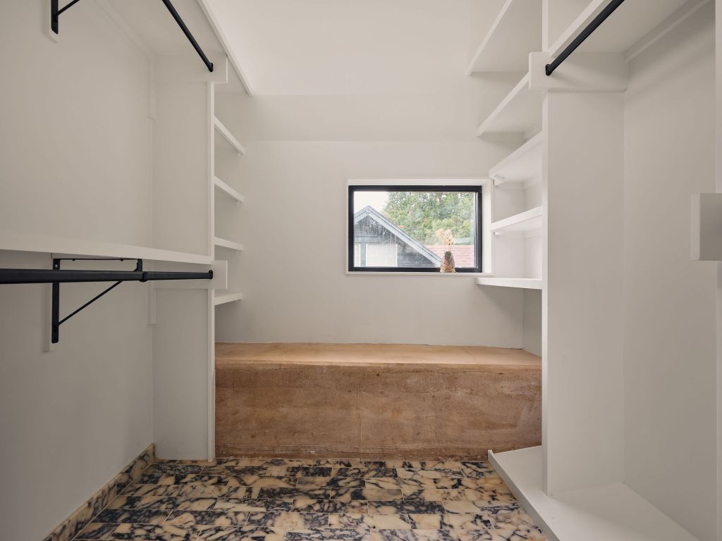 2201 Garden Street Austin, TX 78702 - Photo 24 of 40 a view of a window in an empty room