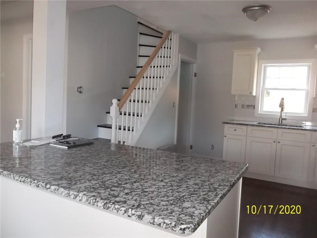 82 Strawberry Field Road Warwick, RI 02886 - Photo 5 of 14 Gallery Image 5