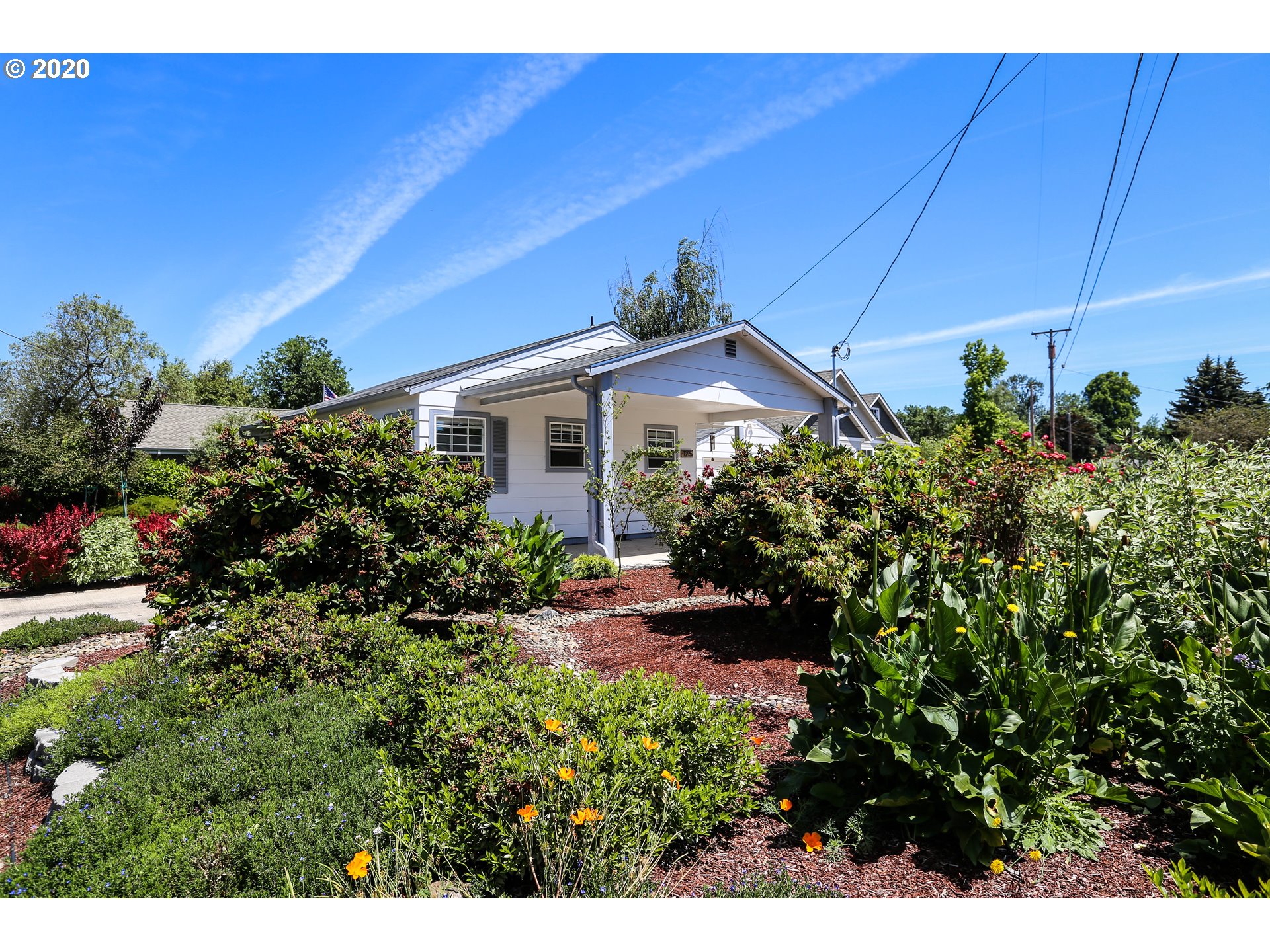 1215 Oakway Road Eugene, OR 97401 - Photo 4 of 25 Gallery Image 4
