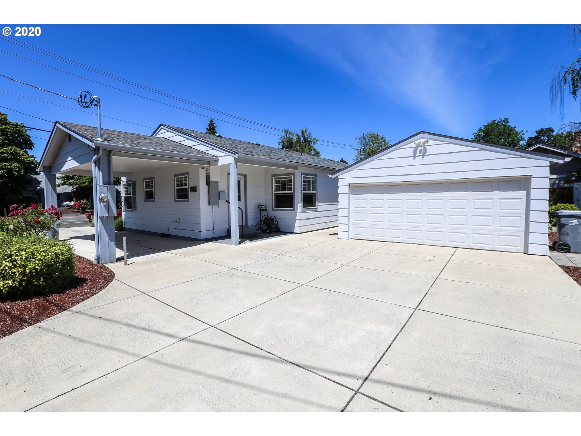 1215 Oakway Road Eugene, OR 97401 - Photo 5 of 25 Gallery Image 5