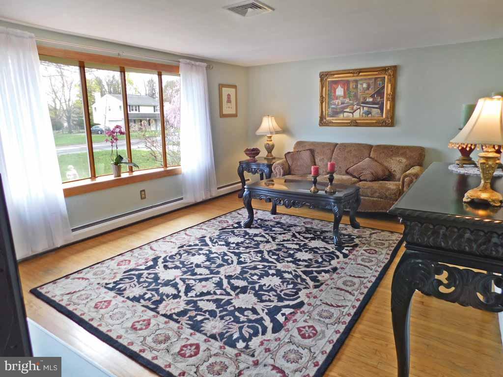 210 Mallard Road Holland, PA 18966 - Photo 8 of 38 Gallery Image 8