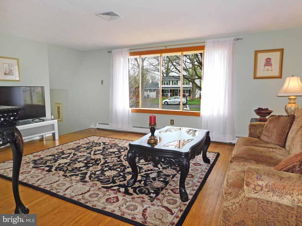 210 Mallard Road Holland, PA 18966 - Photo 9 of 38 Gallery Image 9