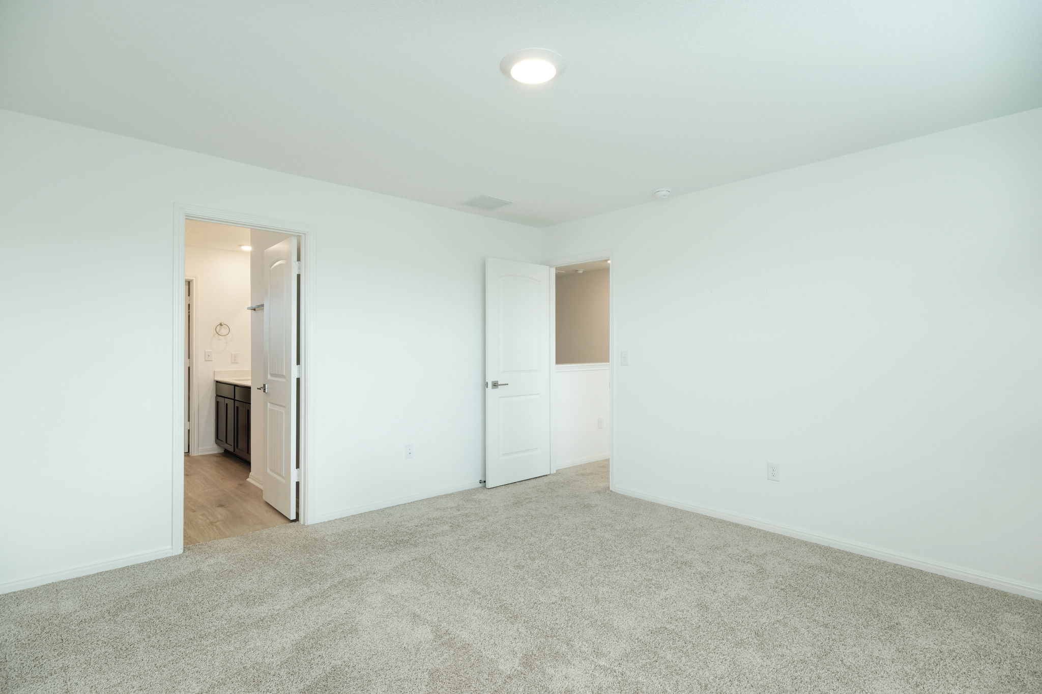 409 Brody Lane Georgetown, TX 78626 - Photo 6 of 14 an empty room with closet area