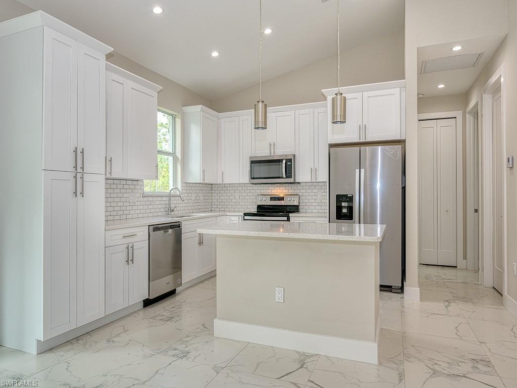 4226 68th Avenue Northeast Naples, FL 34120 - Photo 9 of 17