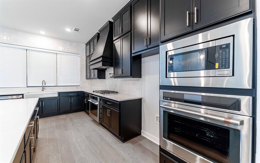 1916 Casting Ridge Mesquite, TX 75181 - Photo 10 of 26 a kitchen with stainless steel appliances granite countertop a stove and a microwave