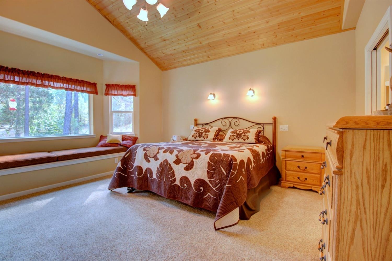 1065 Riessen Road Grants Pass, OR 97526 - Photo 14 of 32 a bedroom with a bed and window