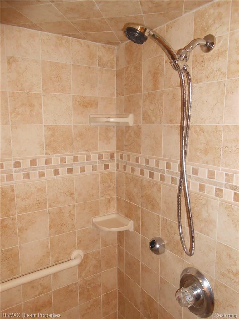 336 Meadowlake Road Canton, MI 48188 - Photo 14 of 40 DSCN3226.JPG