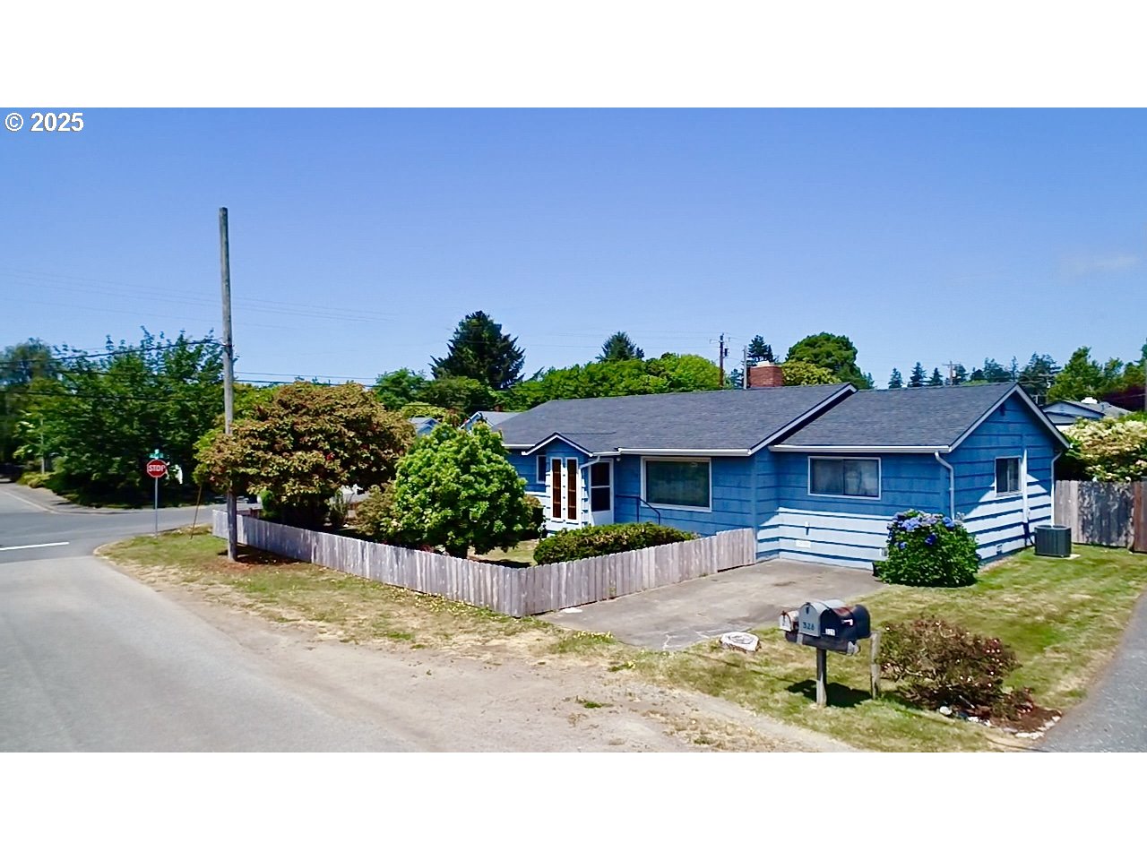 330 Maple Street Brookings, OR 97415 - Photo 1 of 33