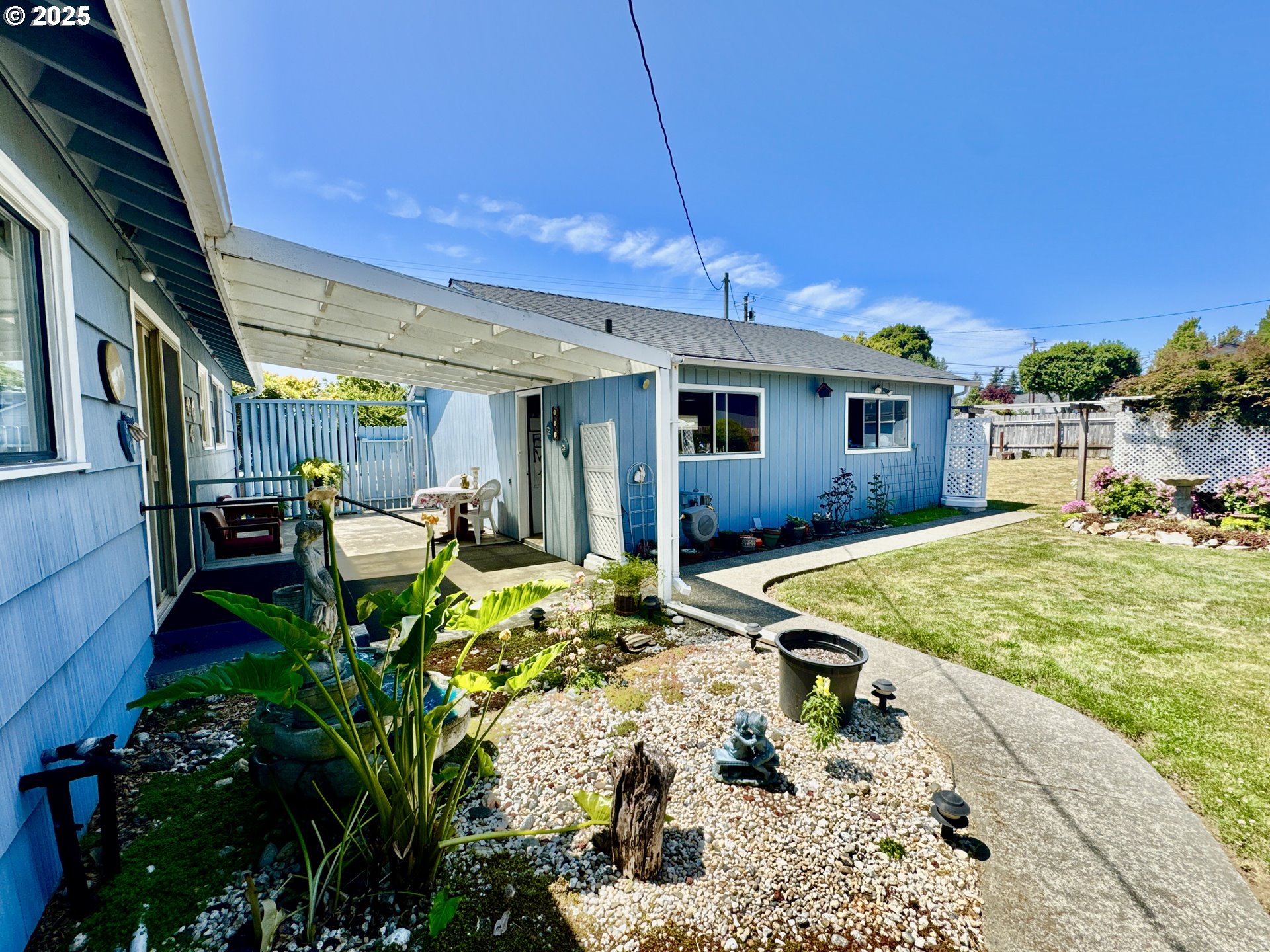 330 Maple Street Brookings, OR 97415 - Photo 12 of 33