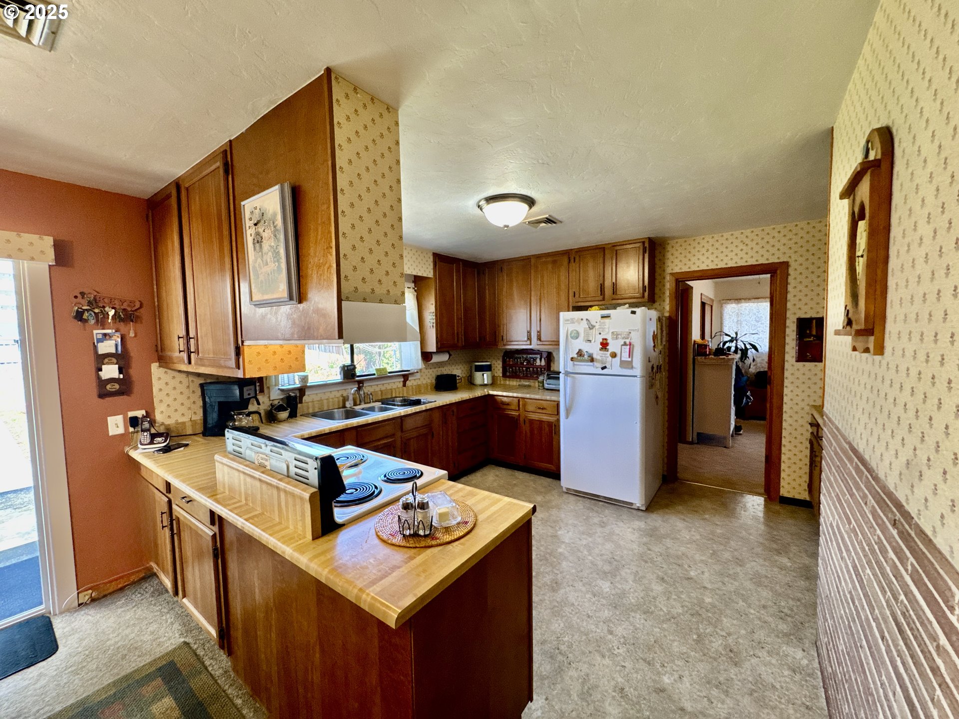 330 Maple Street Brookings, OR 97415 - Photo 13 of 33