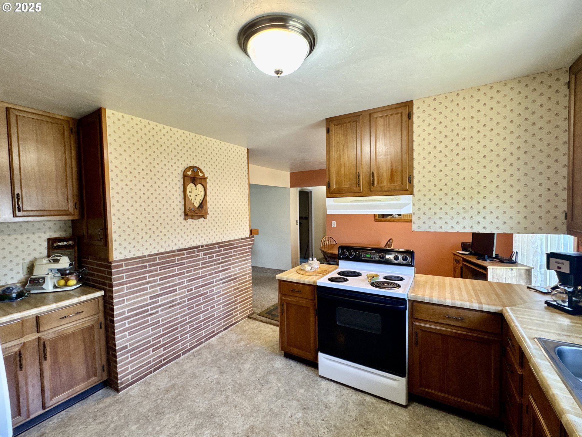 330 Maple Street Brookings, OR 97415 - Photo 18 of 33