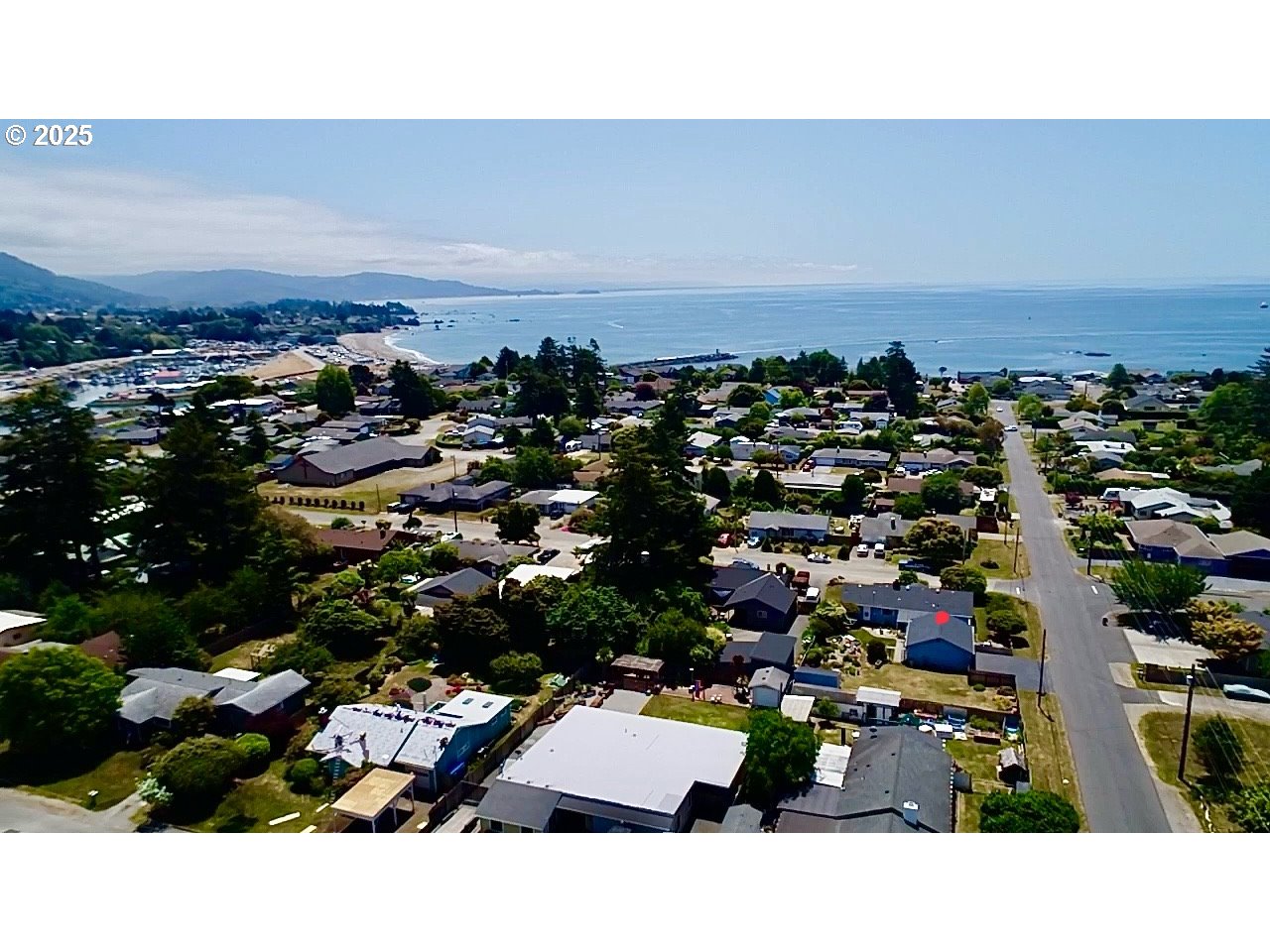 330 Maple Street Brookings, OR 97415 - Photo 2 of 33