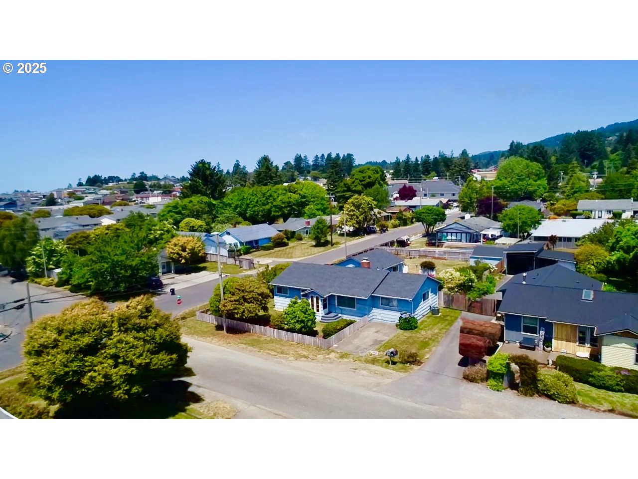 330 Maple Street Brookings, OR 97415 - Photo 3 of 33