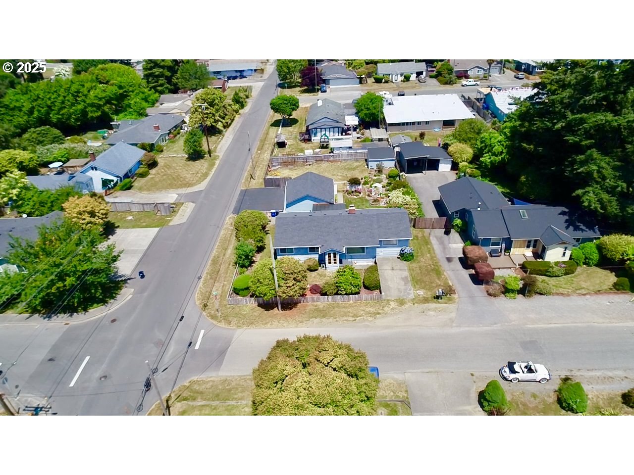 330 Maple Street Brookings, OR 97415 - Photo 4 of 33