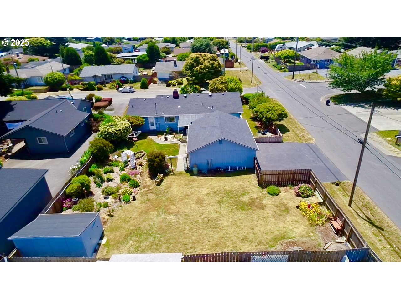 330 Maple Street Brookings, OR 97415 - Photo 5 of 33