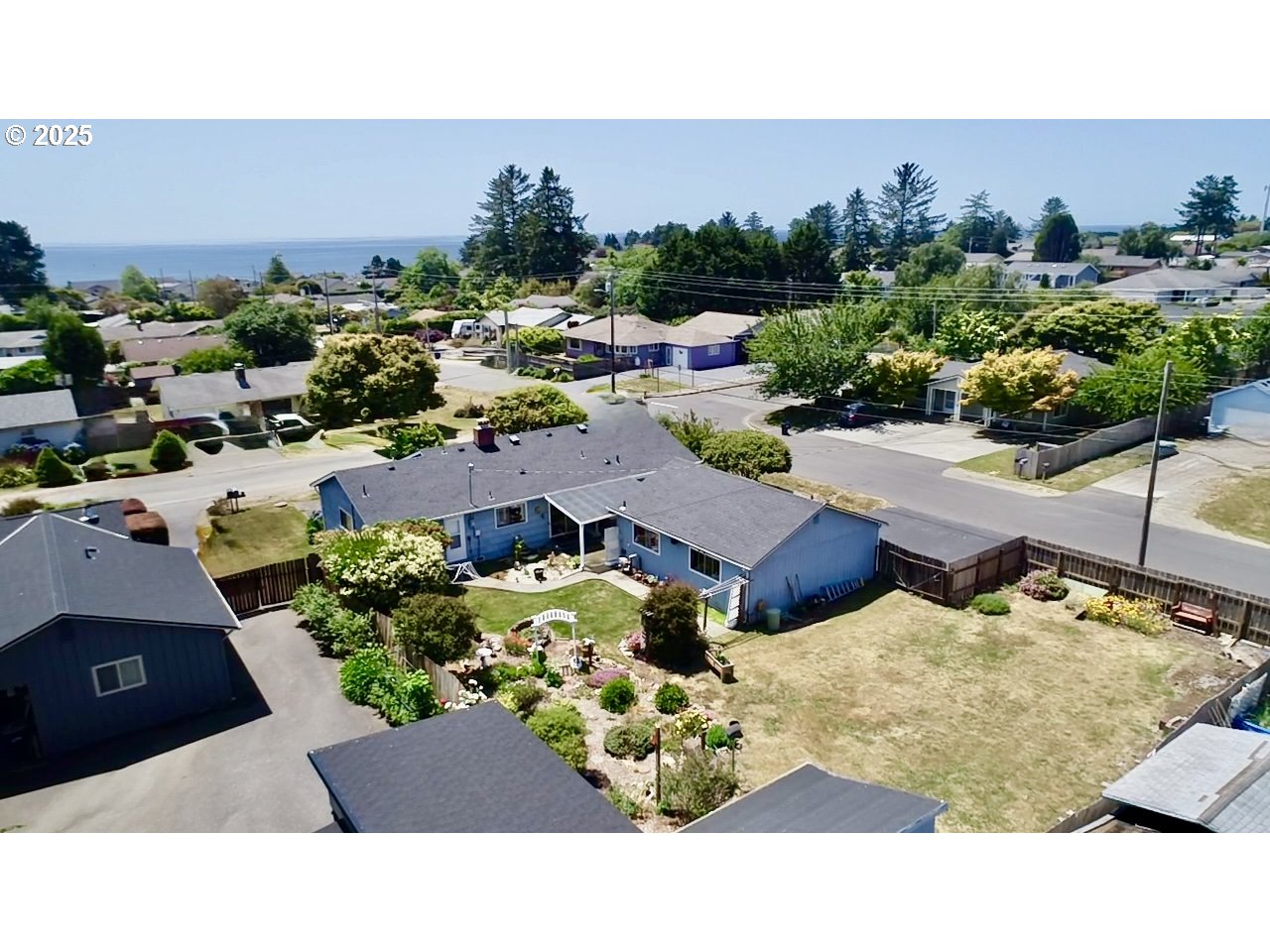 330 Maple Street Brookings, OR 97415 - Photo 6 of 33