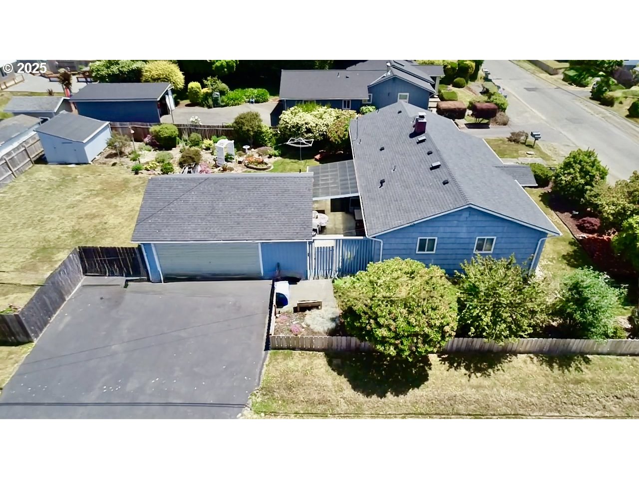 330 Maple Street Brookings, OR 97415 - Photo 7 of 33