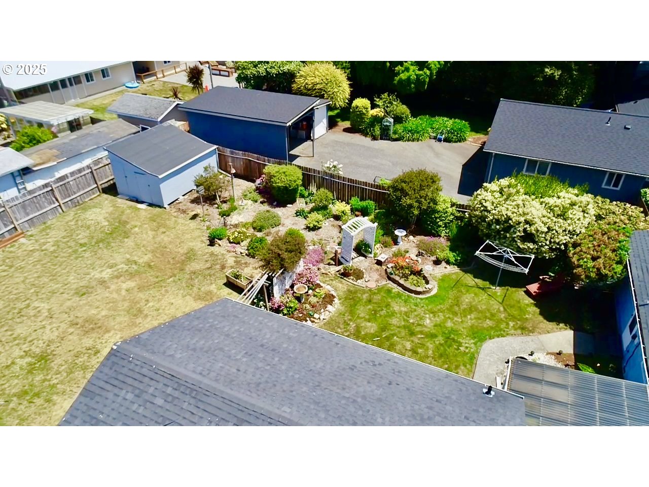 330 Maple Street Brookings, OR 97415 - Photo 8 of 33