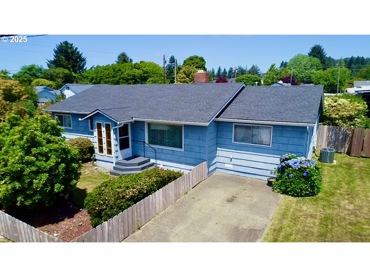 330 Maple Street Brookings, OR 97415 - Photo 9 of 33