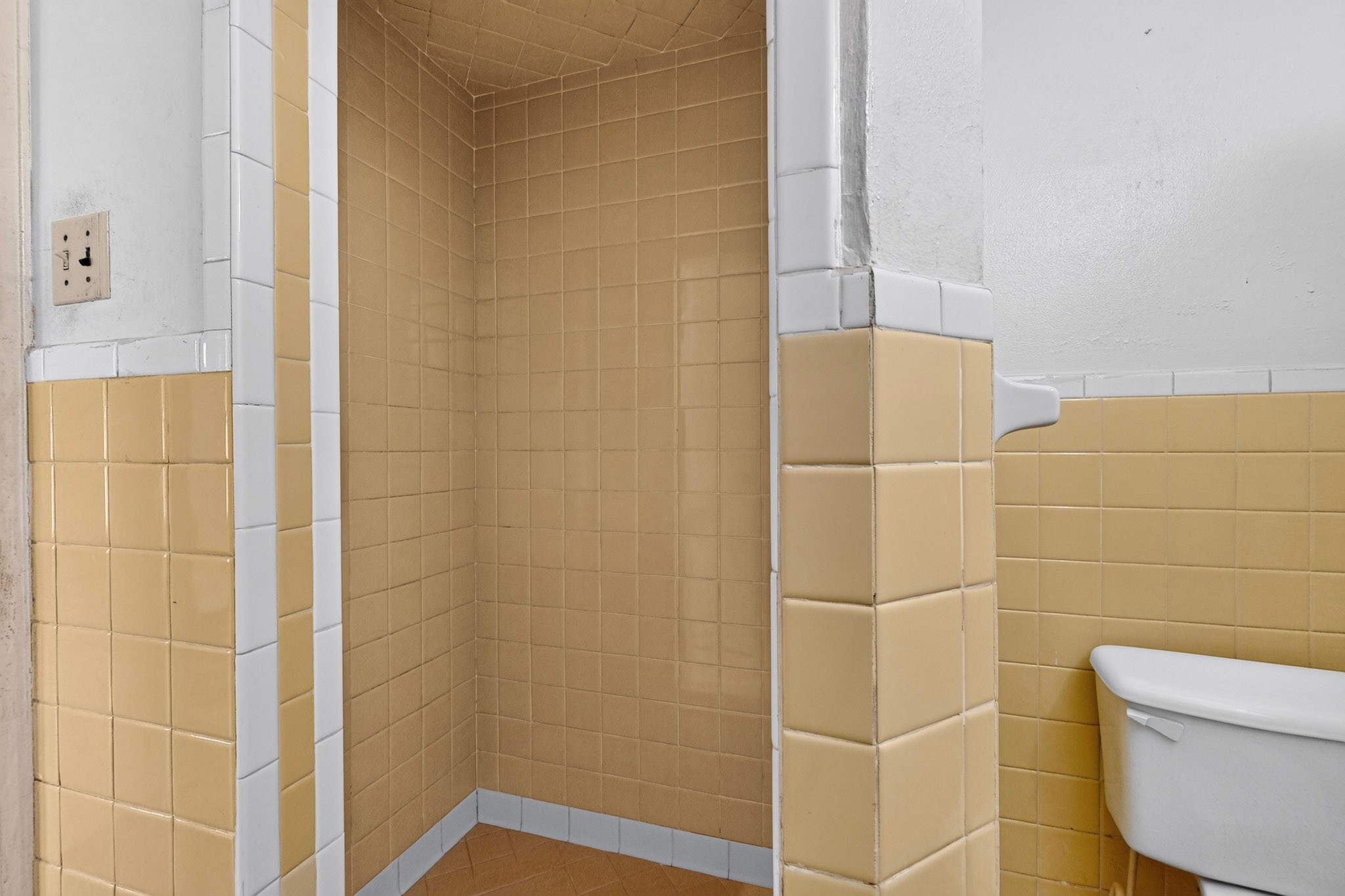 4703 Leslie Avenue Austin, TX 78721 - Photo 19 of 34 Bathroom with walk in shower.