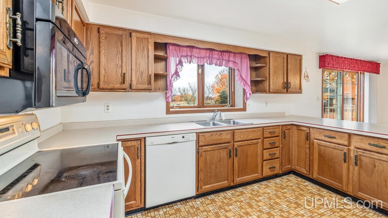 3949 20th Road Gladstone, MI 49837 - Photo 8 of 31