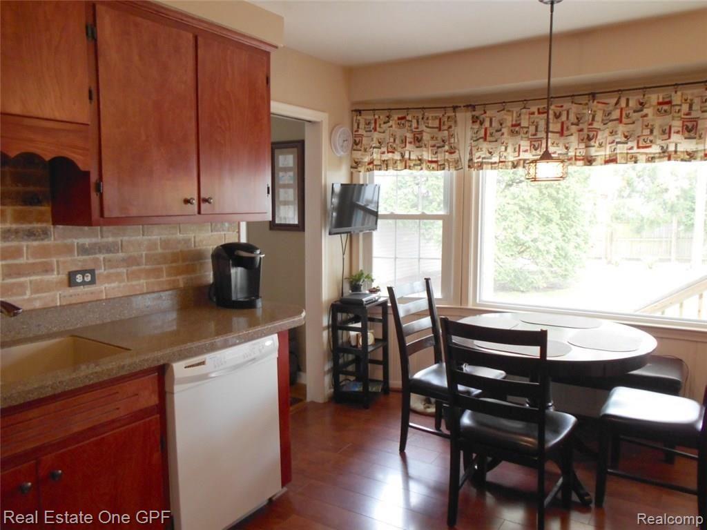 643 Barrington Road Grosse Pointe, MI 48230 - Photo 10 of 30 10 DSCN2078.JPG