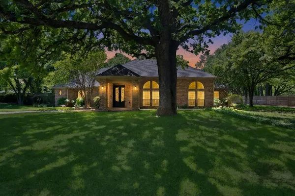 $650,000 | 2900 Oak Trail Court, Dalworthington Gardens, TX 76016