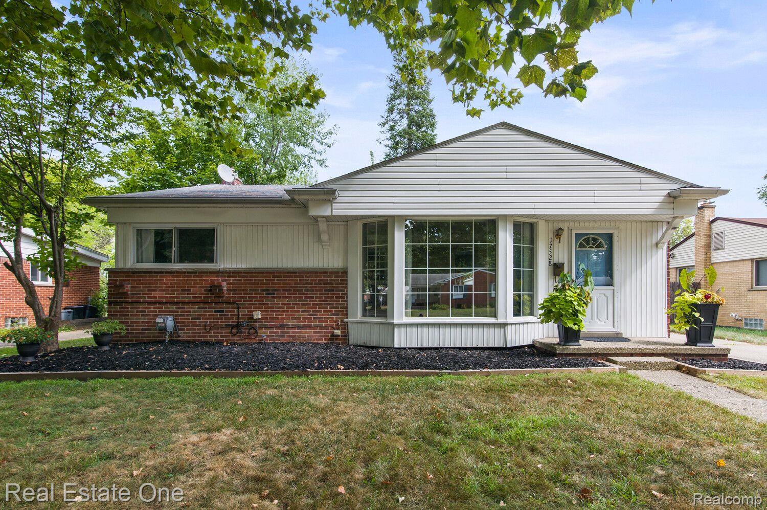 17528 Rougeway Street Livonia, MI 48152 - Photo 1 of 20 Gallery Image 1