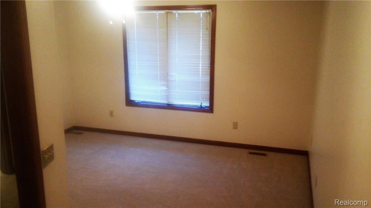 4400 North Latson Road Howell, MI 48855 - Photo 30 of 31 28Bedroom.jpg