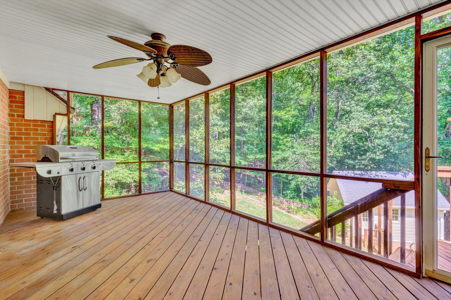43 Nottingham Lane Blue Ridge, VA 24064 - Photo 23 of 51 a very nice looking room with a large window