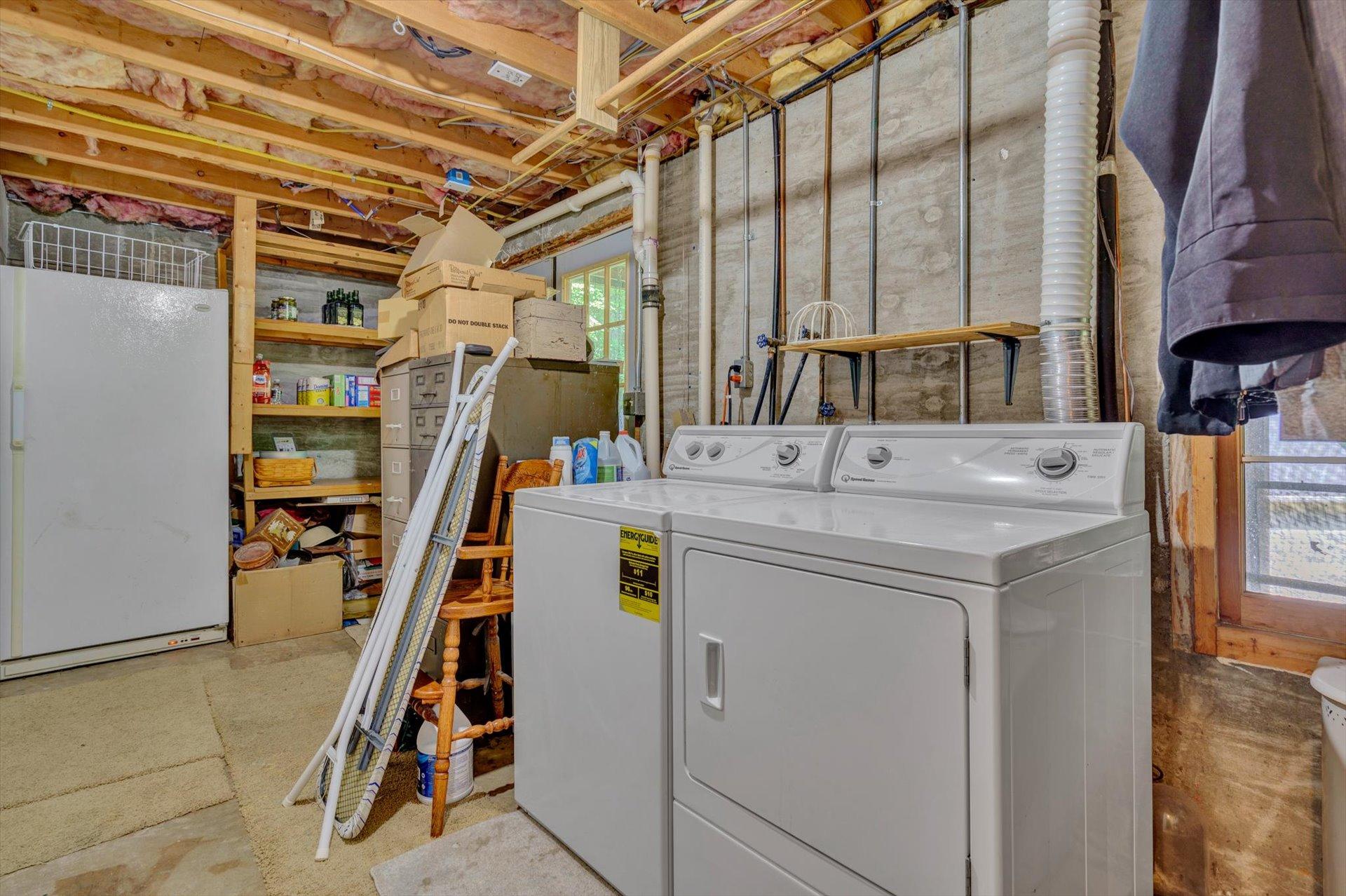 43 Nottingham Lane Blue Ridge, VA 24064 - Photo 33 of 51 a utility room with dryer and washer