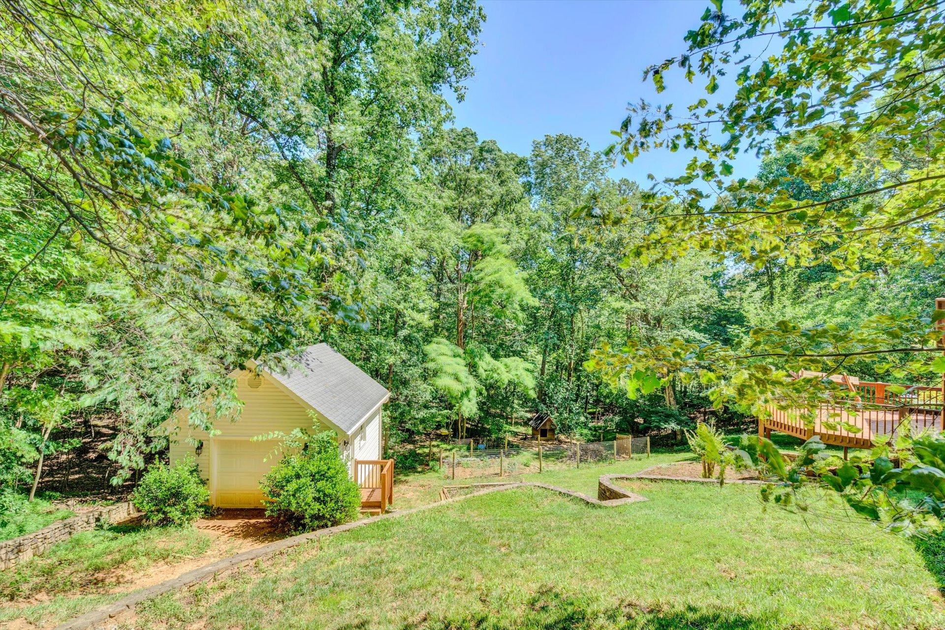 43 Nottingham Lane Blue Ridge, VA 24064 - Photo 42 of 51 a view of a garden with a house