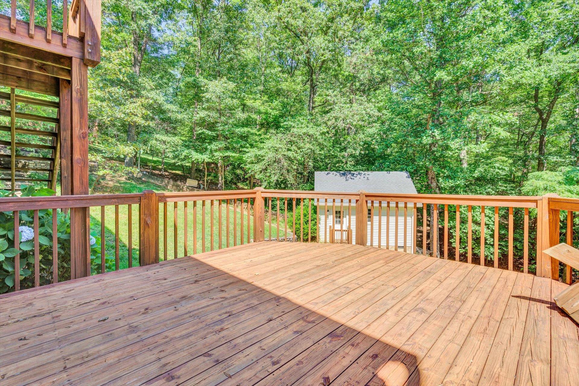 43 Nottingham Lane Blue Ridge, VA 24064 - Photo 43 of 51 a balcony with wooden floor and wooden fence