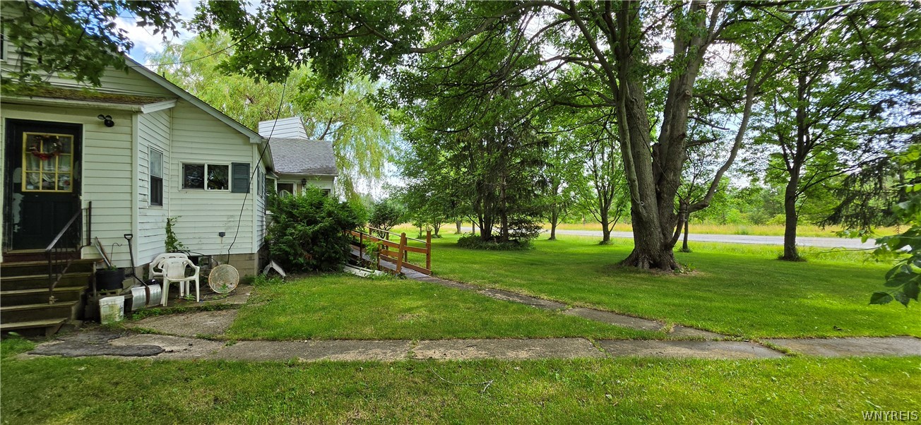 7091 Rapids Road Lockport Town, NY 14094 - Photo 2 of 13