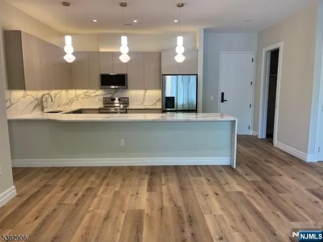 $3,800 | 1722 Springfield Avenue, Unit 402, Maplewood, NJ 07040