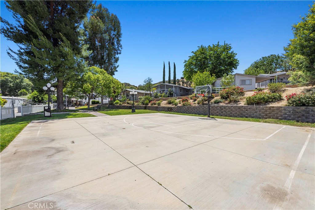 30000 Hasley Canyon Road, Unit 44 Valencia, CA 91384 - Photo 28 of 29 Sport Court