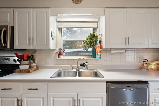 $257,900 | 511 East Daisy Lane, New Albany, IN 47150