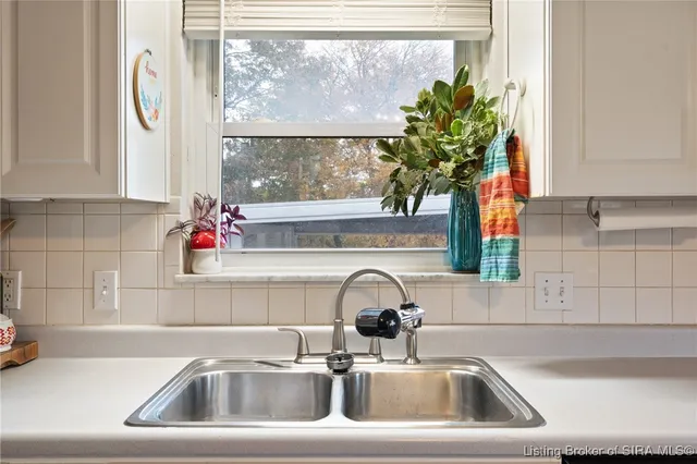 $257,900 | 511 East Daisy Lane, New Albany, IN 47150