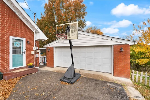 $257,900 | 511 East Daisy Lane, New Albany, IN 47150