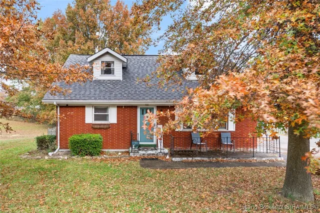 $257,900 | 511 East Daisy Lane, New Albany, IN 47150