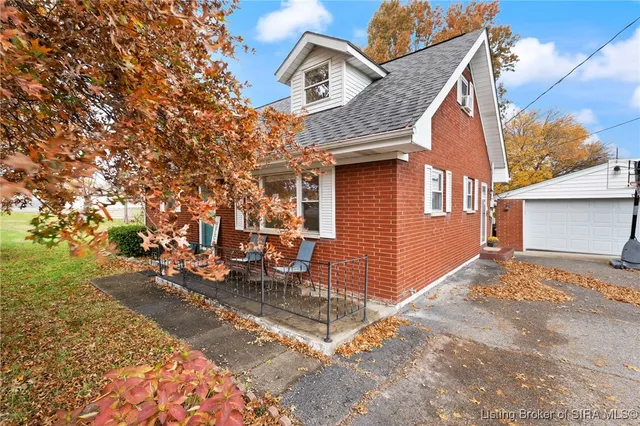 $257,900 | 511 East Daisy Lane, New Albany, IN 47150