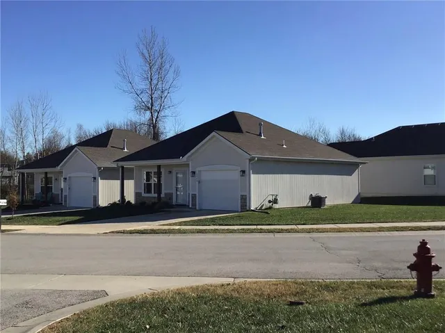 $260,000 | 1740 South Park Drive, Tonganoxie, KS 66086