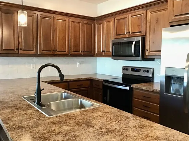 $260,000 | 1740 South Park Drive, Tonganoxie, KS 66086