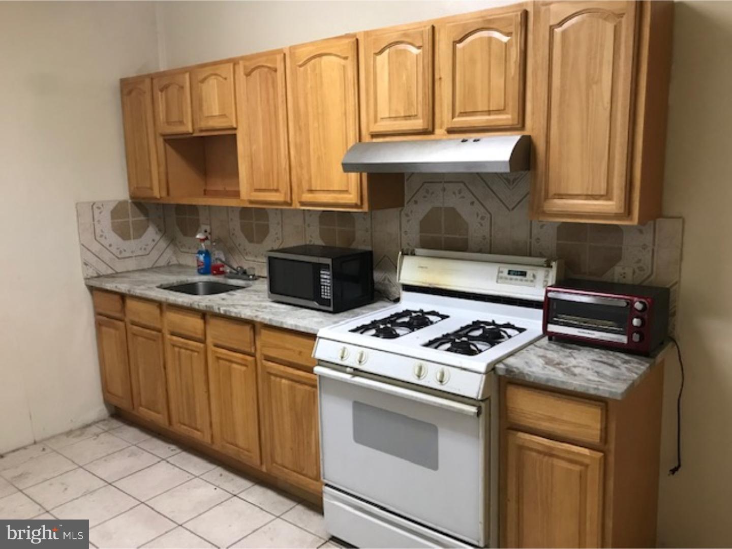 4619 Oakland Street Philadelphia, PA 19124 - Photo 2 of 8 Kitchen