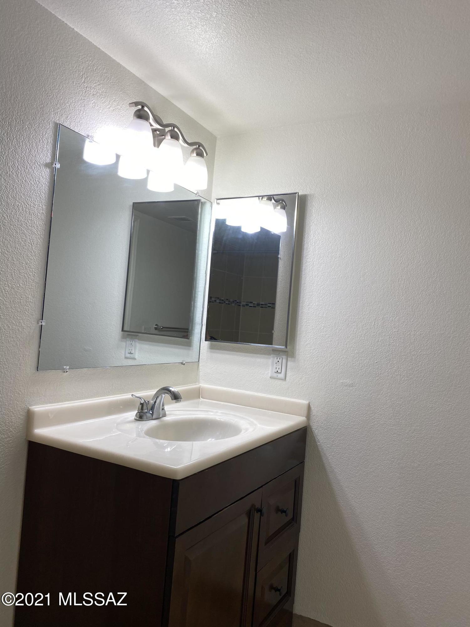 1200 East River Road, Unit D42 Tucson, AZ 85718 - Photo 12 of 19