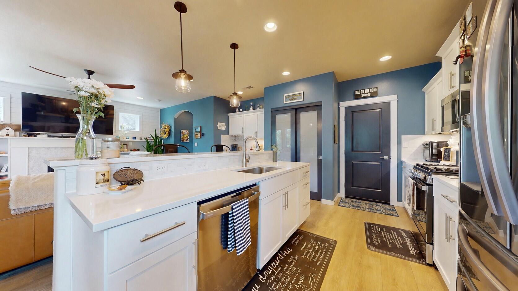 61398 Southeast Matthew Street Bend, OR 97702 - Photo 18 of 38 Kitchen