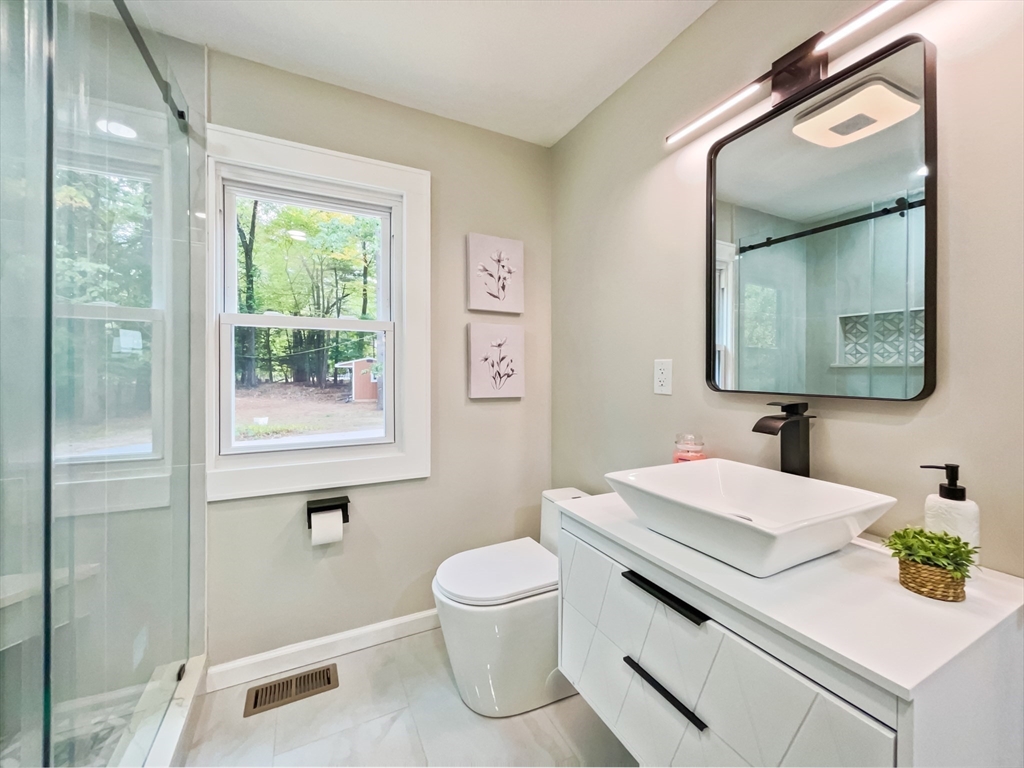 19 Normandy Road Springfield, MA 01106 - Photo 15 of 37 Gallery Image 15